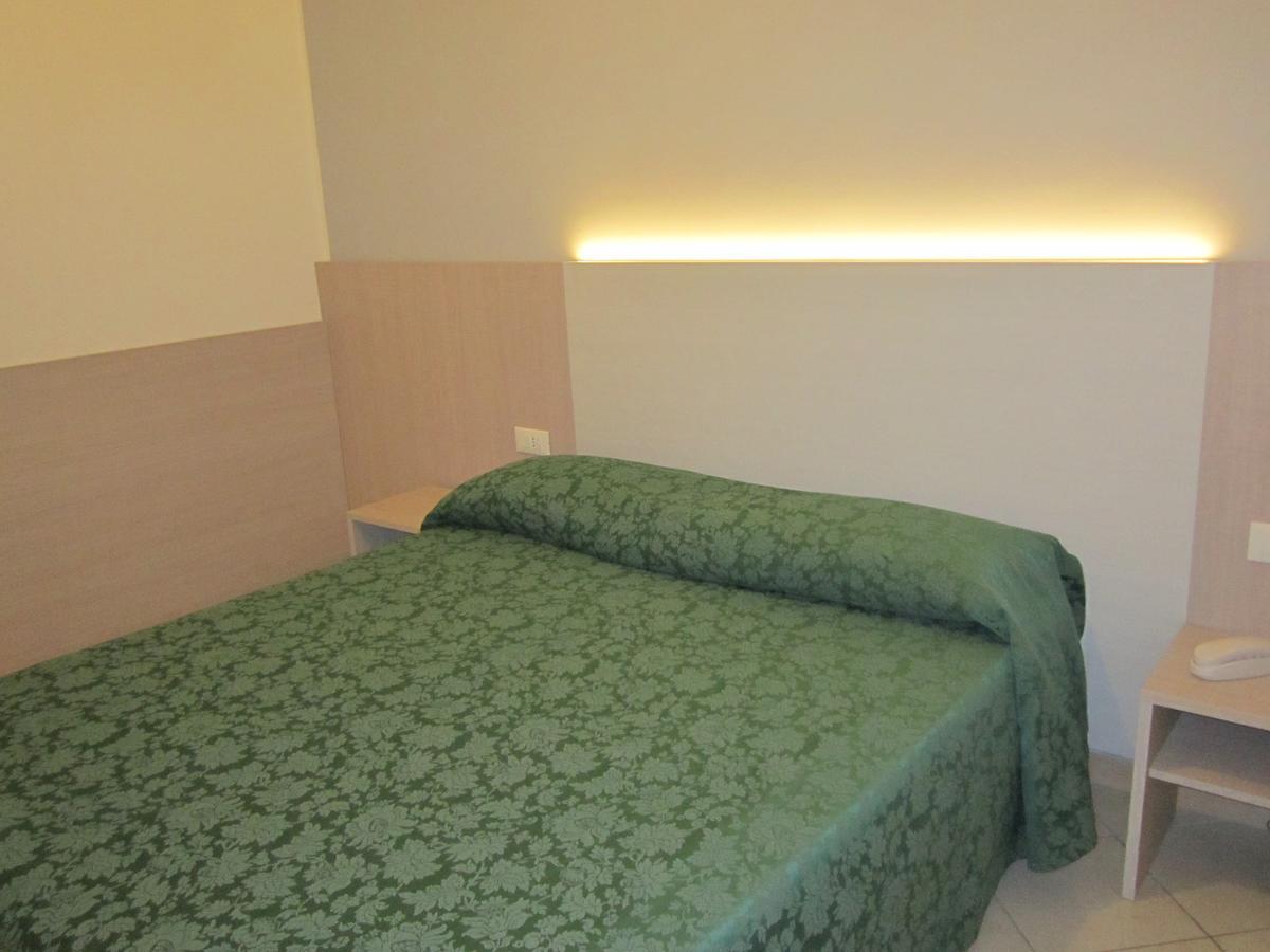 Hotel Andrea'S Rimini Exterior photo