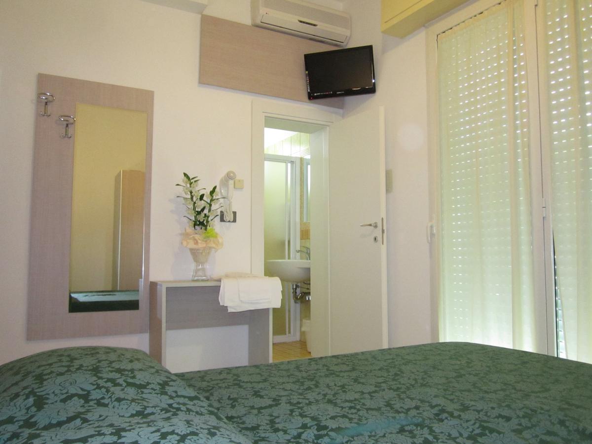 Hotel Andrea'S Rimini Exterior photo
